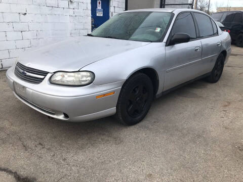 2005 Chevrolet Classic for sale at Square Business Automotive in Milwaukee WI