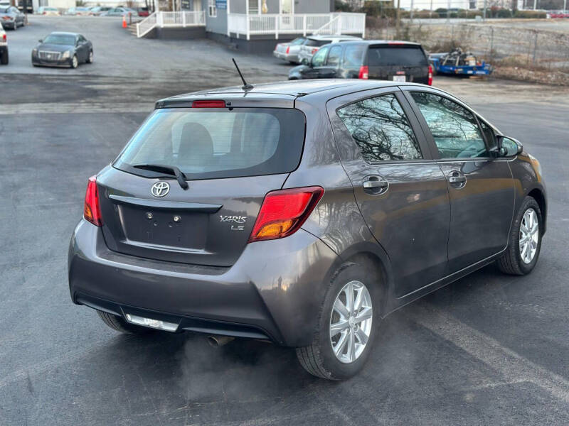 2015 Toyota Yaris 5-Door LE