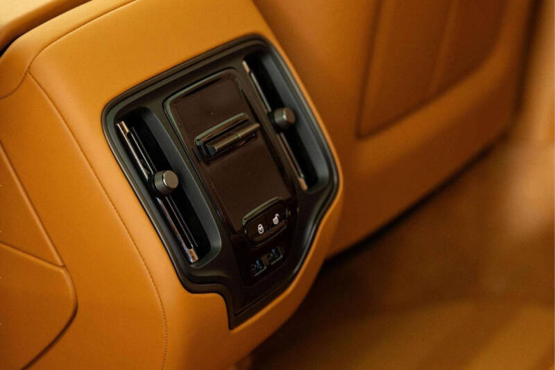 2026 Aston Martin DBX 707