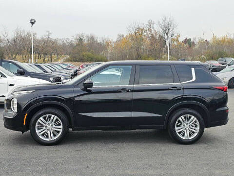 2022 Mitsubishi Outlander ES