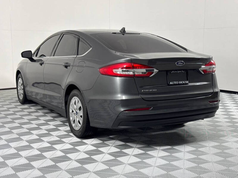 2020 Ford Fusion S photo 7