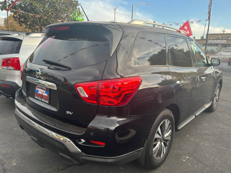 2017 Nissan Pathfinder SV