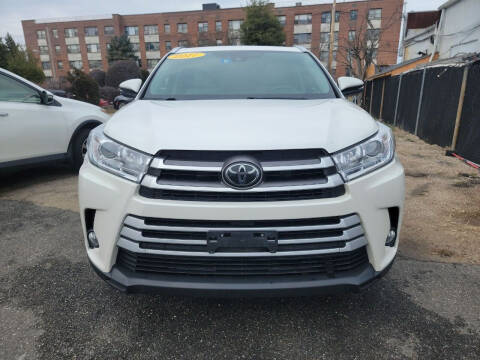 2017 Toyota Highlander for sale at OFIER AUTO SALES in Freeport NY