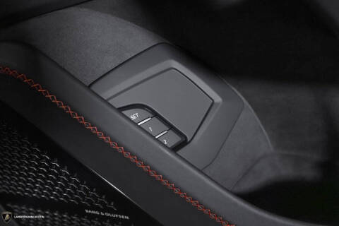 2025 Lamborghini Urus SE