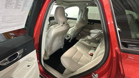 2024 Volvo XC60 B5 Core Dark Theme