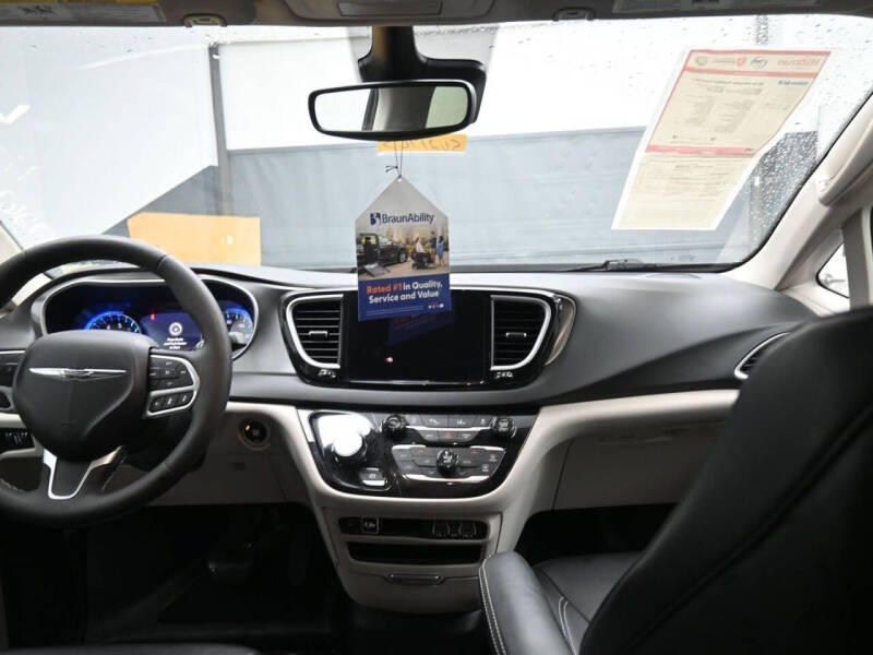 2024 Chrysler Pacifica Touring L