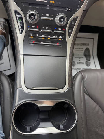 2019 Lincoln Nautilus Select