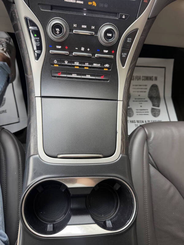 2019 Lincoln Nautilus Select