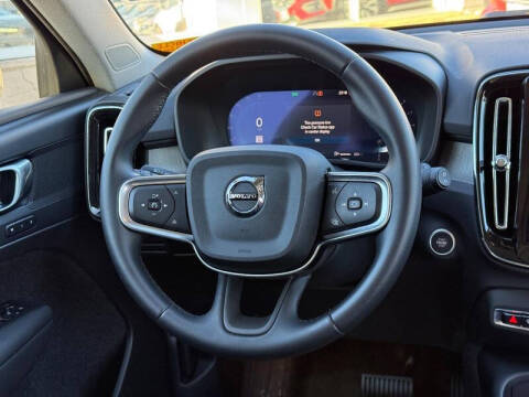 2025 Volvo XC40 B5 Plus Bright Theme