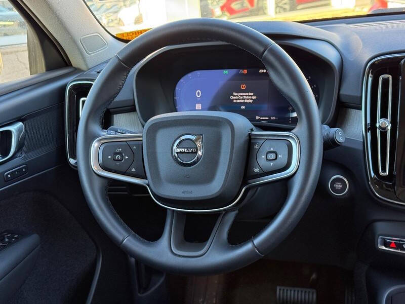 2025 Volvo XC40 B5 Plus Bright Theme