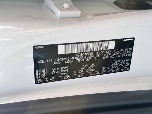 2023 Volvo XC60 B5 Plus Dark Theme