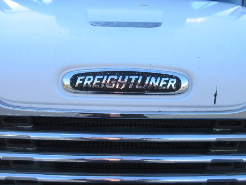 2013 Freightliner M2 106