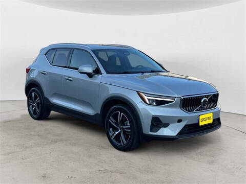 2023 Volvo XC40 B5 Plus Bright Theme