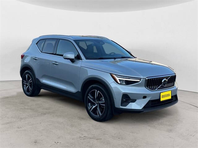 2023 Volvo XC40 B5 Plus Bright Theme