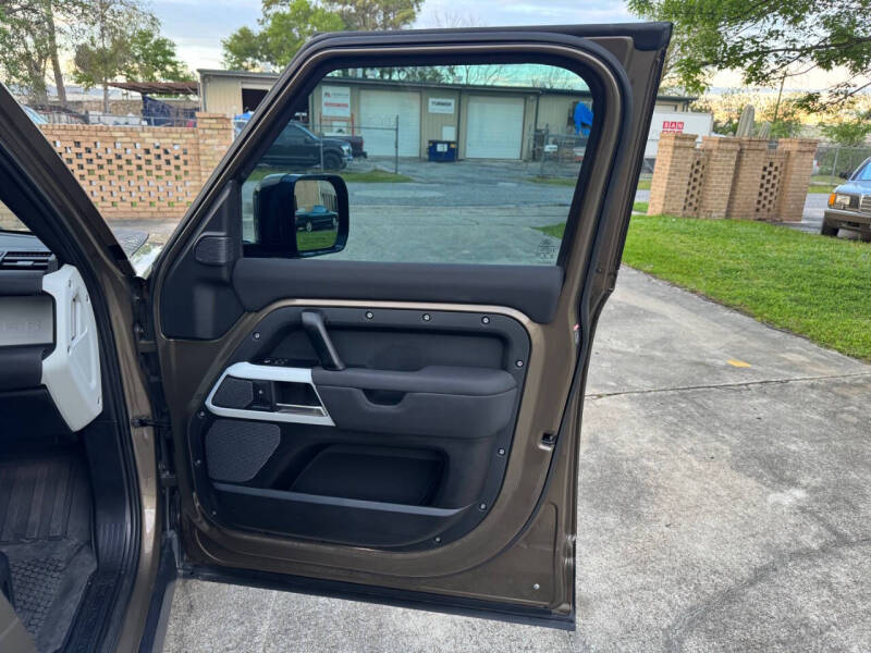 2020 Land Rover Defender 110 SE