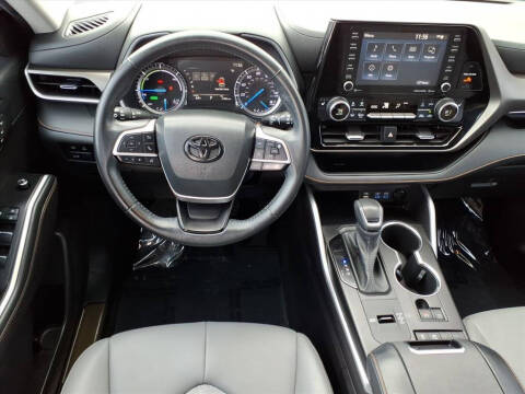 2022 Toyota Highlander Hybrid Bronze Edition