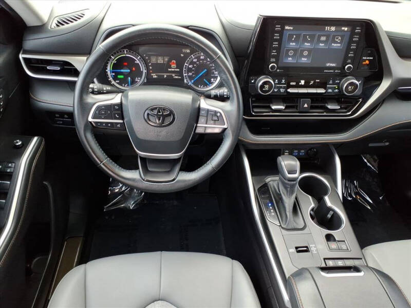 2022 Toyota Highlander Hybrid Bronze Edition