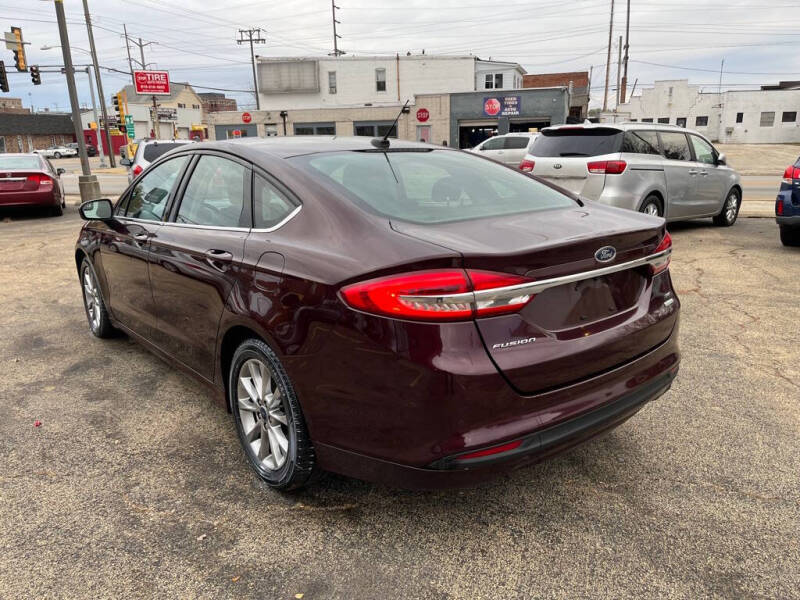 2017 Ford Fusion SE photo 3