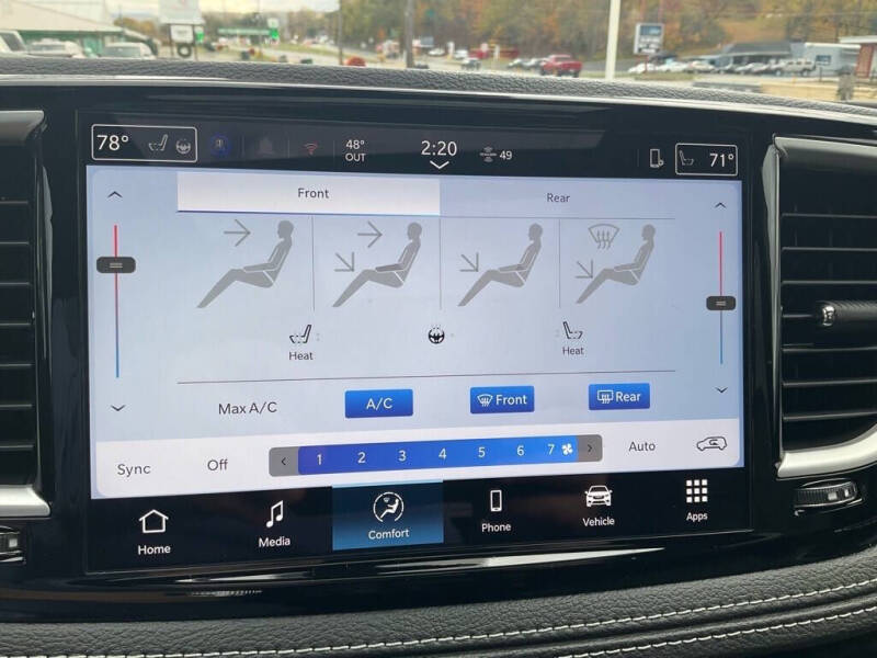 2026 Chrysler Pacifica Select