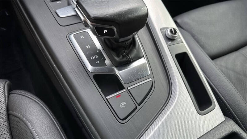 2017 Audi A4 2.0T quattro Prestige