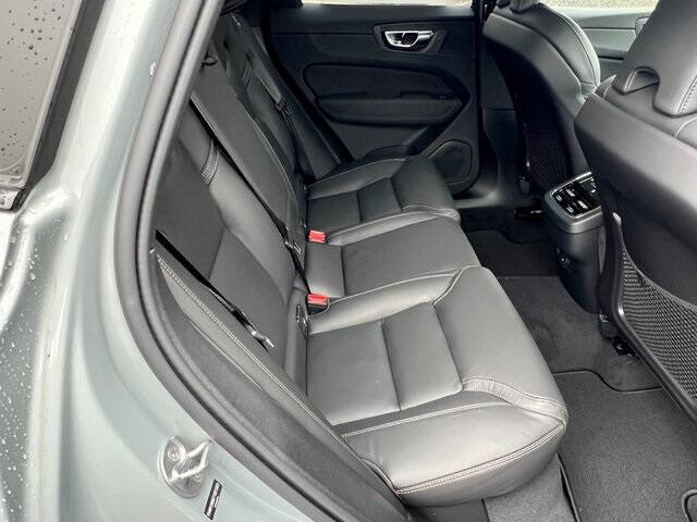 2026 Volvo XC60 B5 Ultra Black Edition