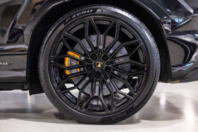 2025 Lamborghini Urus SE