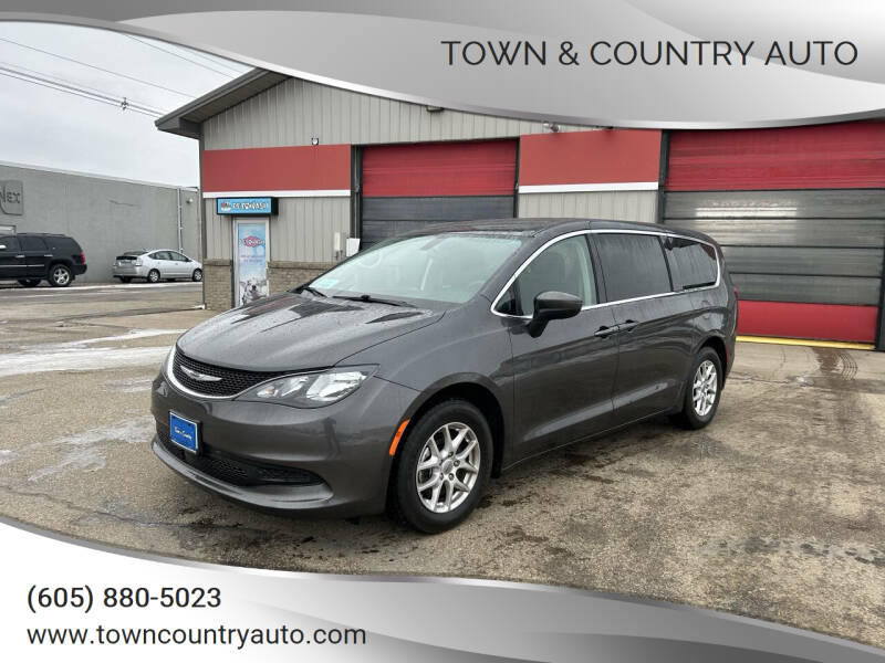 2021 Chrysler Voyager LX's photo