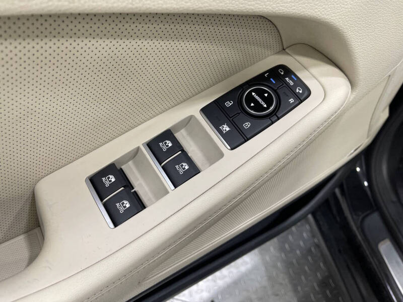 2017 Genesis G80