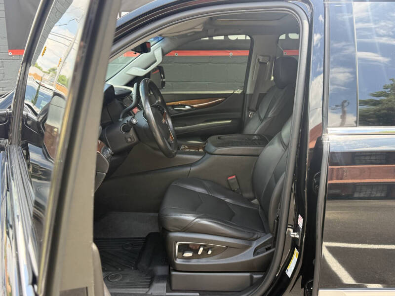 2017 Cadillac Escalade Luxury