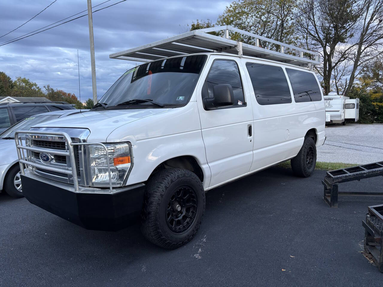 White 2014 Ford E-Series E-350 SD XLT E-350 SD XLT 3dr Passenger Van 9