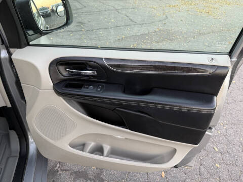 2014 Chrysler Town and Country Touring