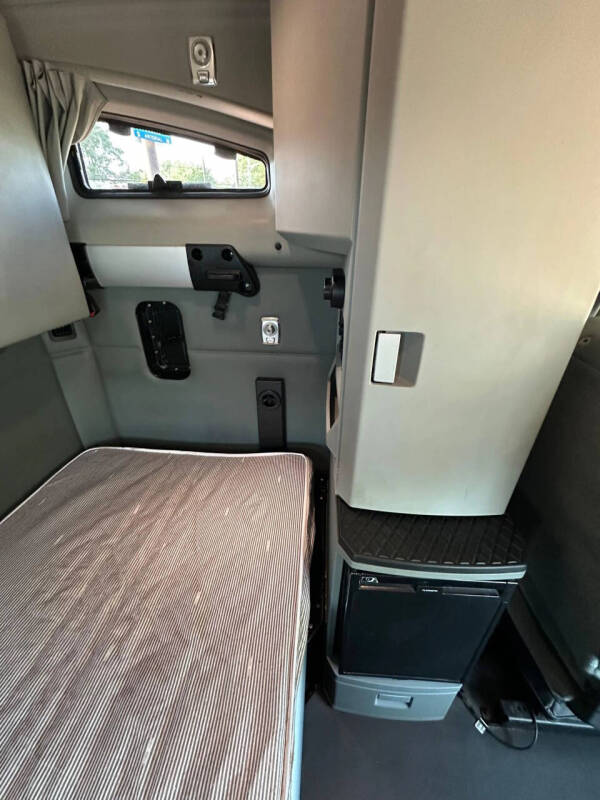2021 Kenworth T680