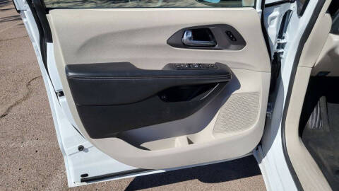 2024 Chrysler Pacifica Plug-In Hybrid Select
