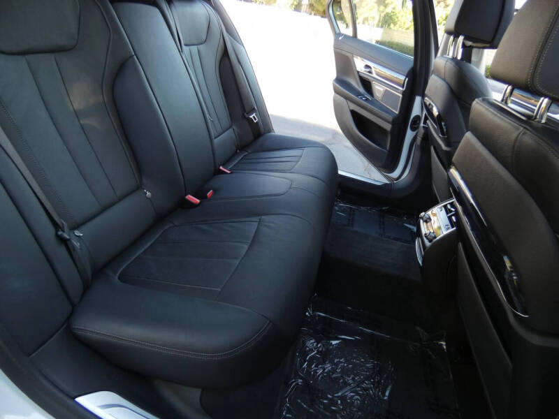 2022 BMW 7 Series 745e xDrive