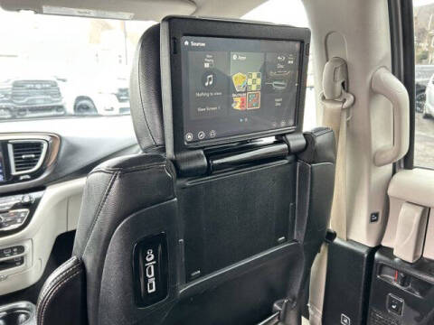 2017 Chrysler Pacifica Touring-L Plus