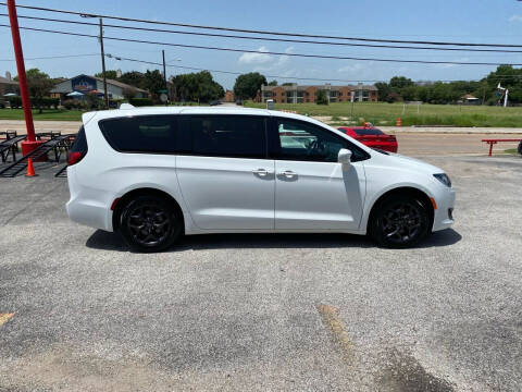 2020 Chrysler Pacifica Touring