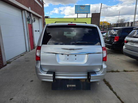 2011 Chrysler Town and Country Touring-L