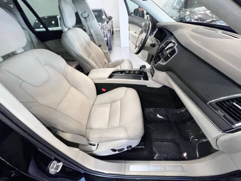 2020 Volvo XC90 T5 Momentum