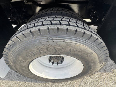 2019 Freightliner M2 106