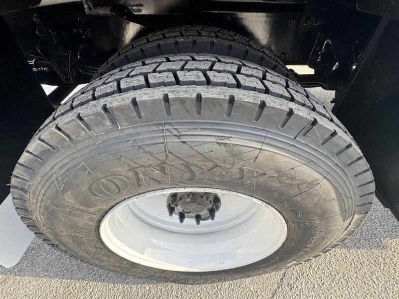 2019 Freightliner M2 106