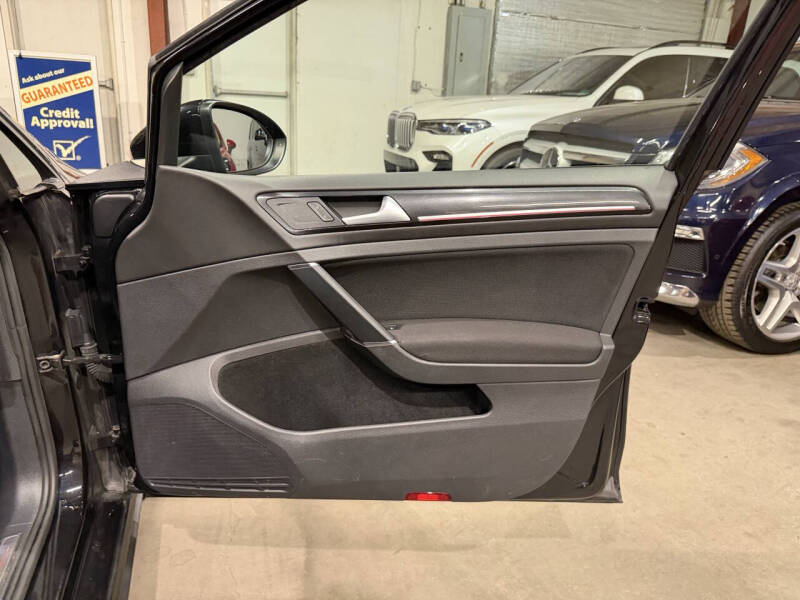 2017 Volkswagen Golf GTI S