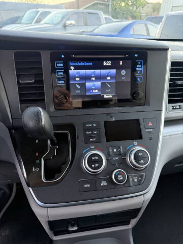 2015 Toyota Sienna LE 8-Passenger