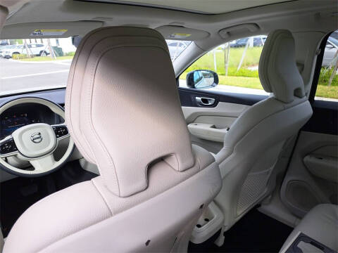 2024 Volvo XC60 B5 Core Dark Theme