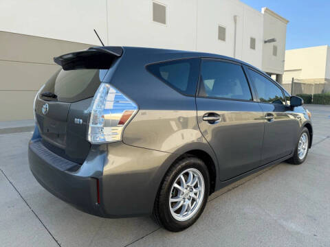 2014 Toyota Prius v Three