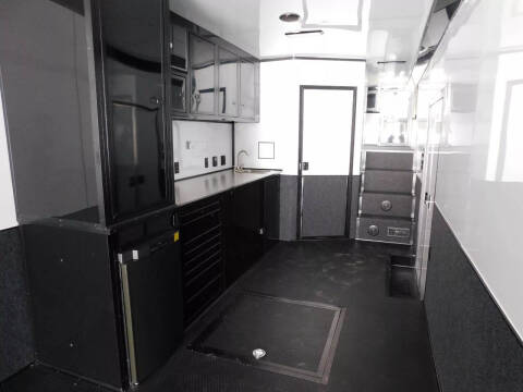 2026 United Trailers 53' Full Bathroom