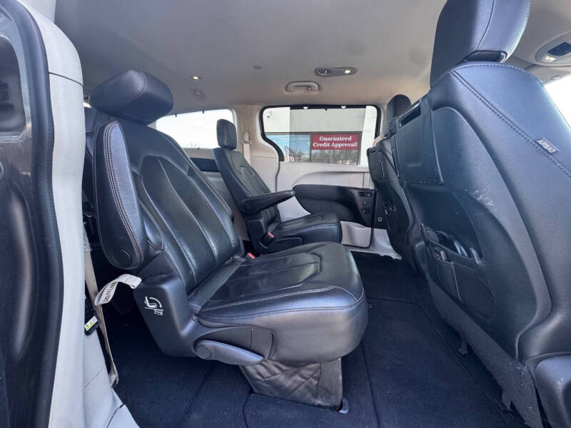 2017 Chrysler Pacifica Touring-L Plus