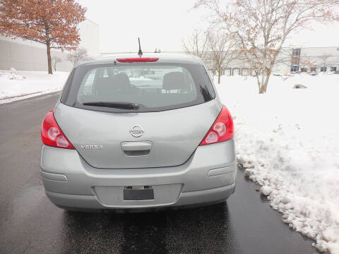 2011 Nissan Versa 1.8 S