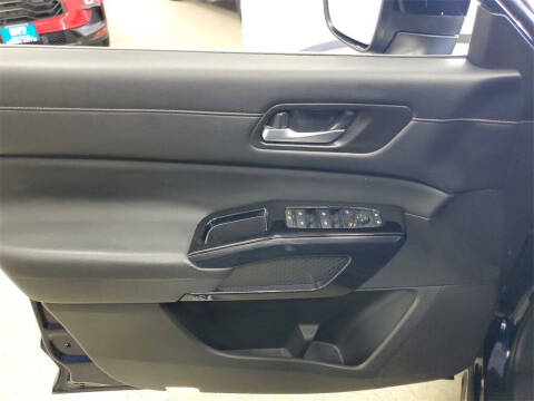 2022 Nissan Pathfinder SV