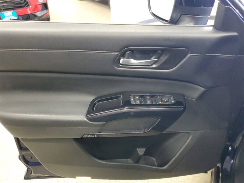 2022 Nissan Pathfinder SV