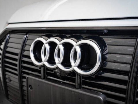 2022 Audi e-tron quattro Premium